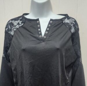 Black Lace Top Small Lightweight Long Sleeve Casual VNeck C64‎